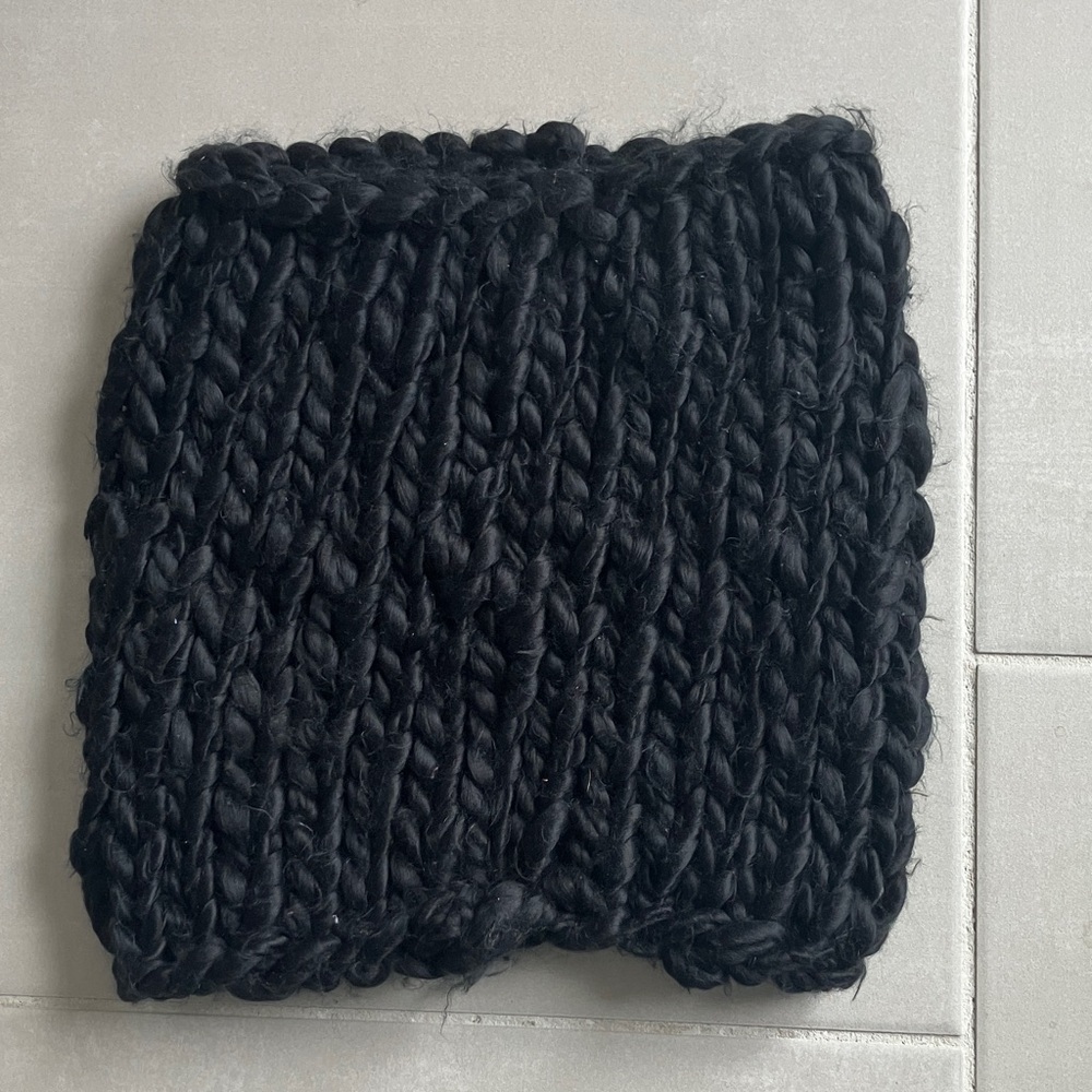 ALDO Unisex black chunky knitted cowl scarf - Picture 7 of 10